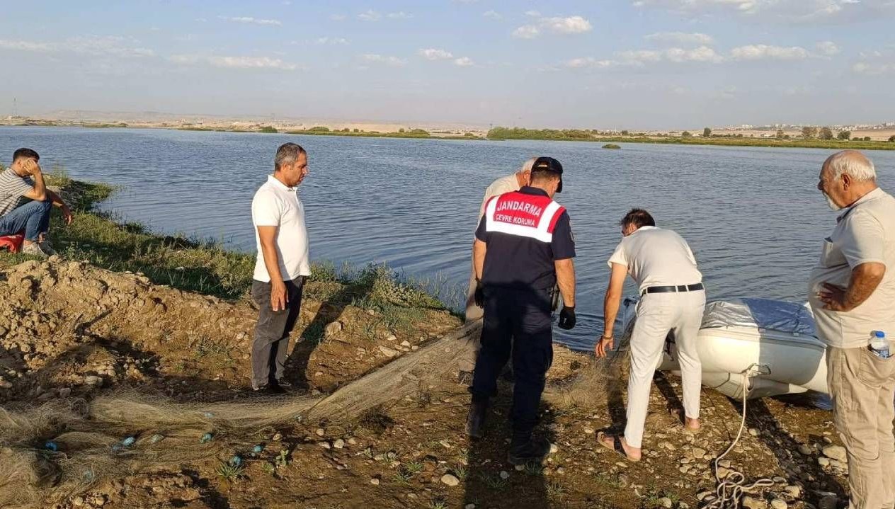 Batman Çayı’ndan 250 metre hayalet ağ çıkarıldı