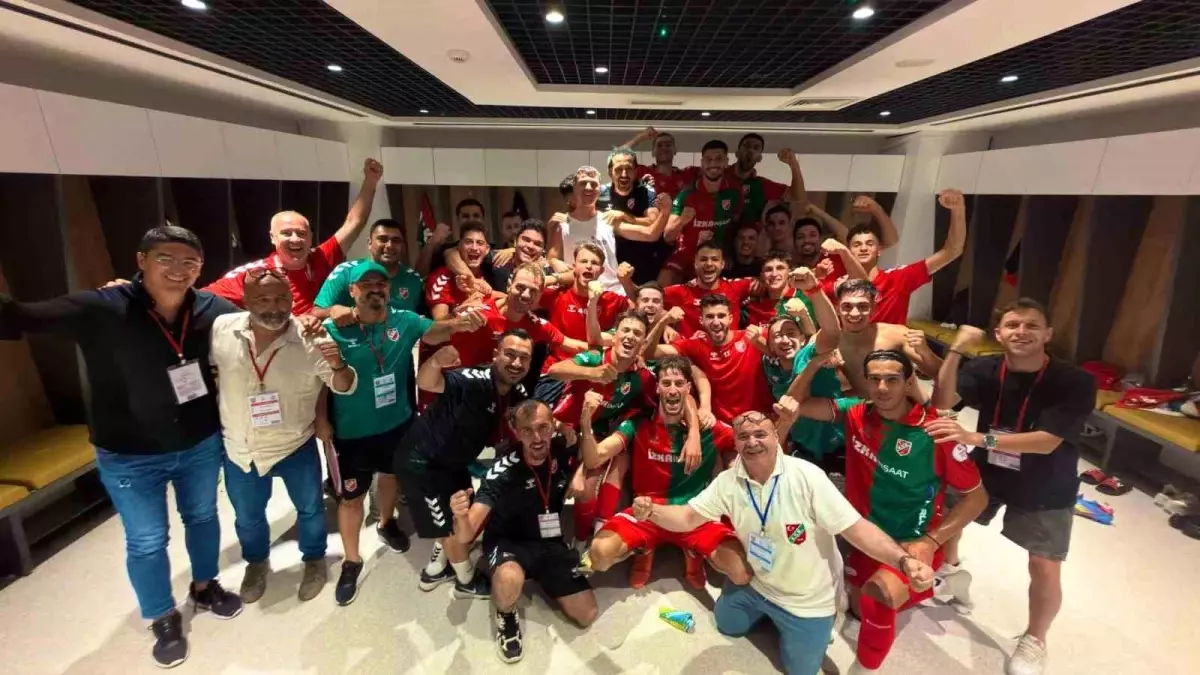 karsiyaka yonetiminden futbolculara prim odemesi ZRHTBt3e