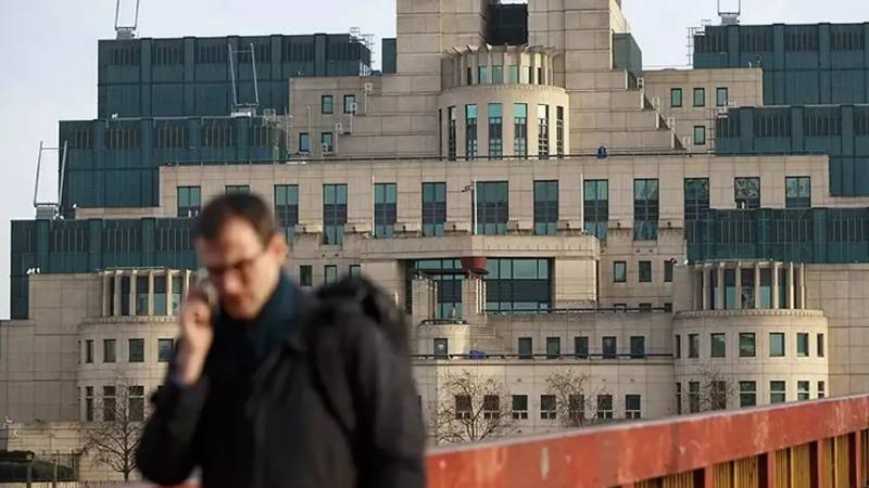 mi6 baskani moore istanbulda duyurdu britanya casusluk yapmak isteyenler icin guvenli mesajlasma platformu kurdu qOyOE1QC