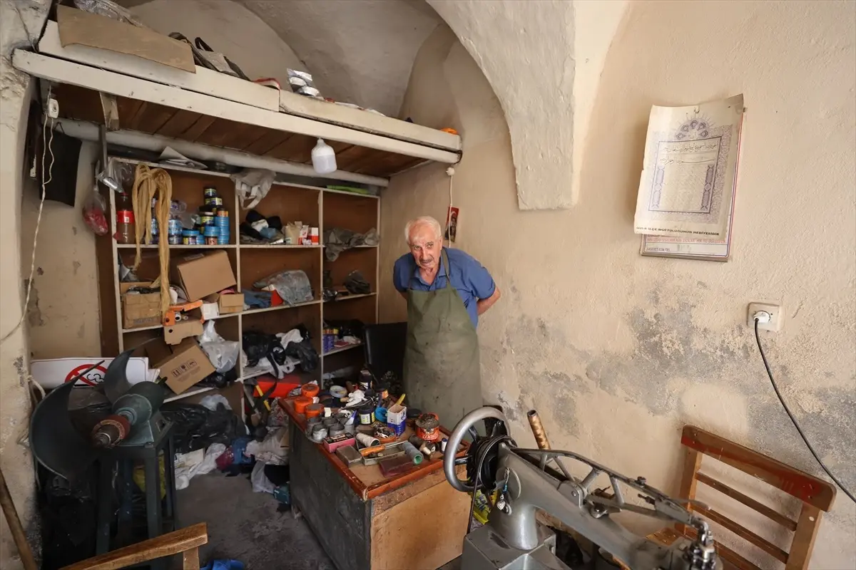 savurun tek ayakkabi ustasi orhan kurt jdMDNUZs