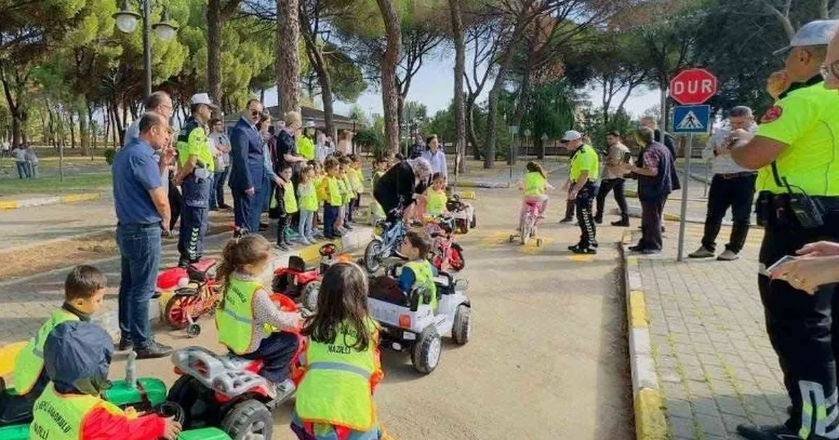 Aydın Nazilli’de minik trafik dedektifleri iş başında aydin nazillide minik trafik dedektifleri is basinda 6Bme2Mny