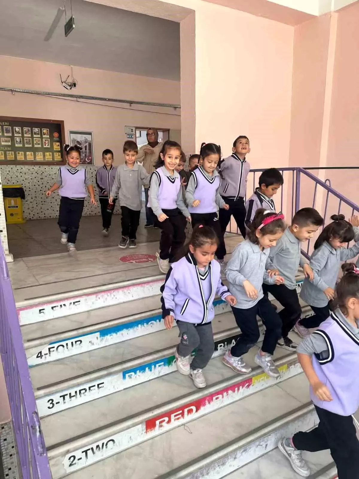 cumhuriyet ilkokulunda afet tatbikati gerceklestirildi amKChTDX.jpg