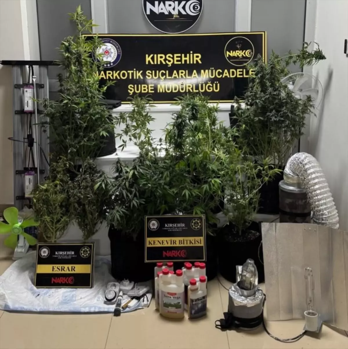 kirsehirde kacakcilik ve narkotik operasyonlari duzenlendi Z68WxEzd