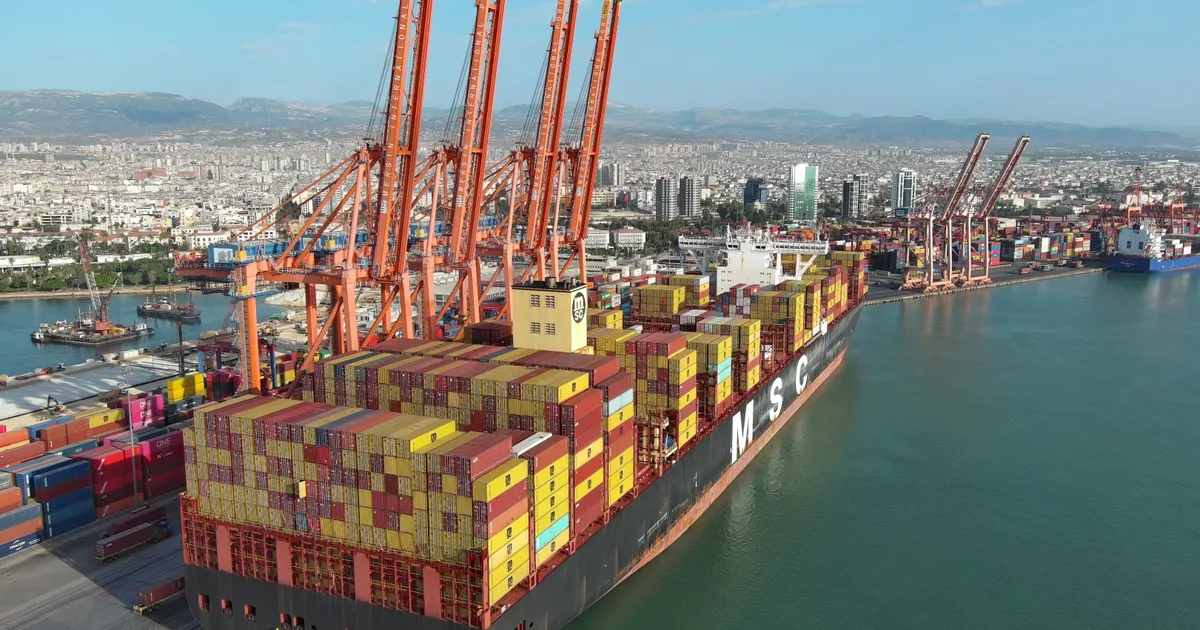 mersin uluslararasi limani yeni tamamlanan emh2 terminalinde ilk 400 metrelik mega gemiyi karsiladi lkhUnGMu