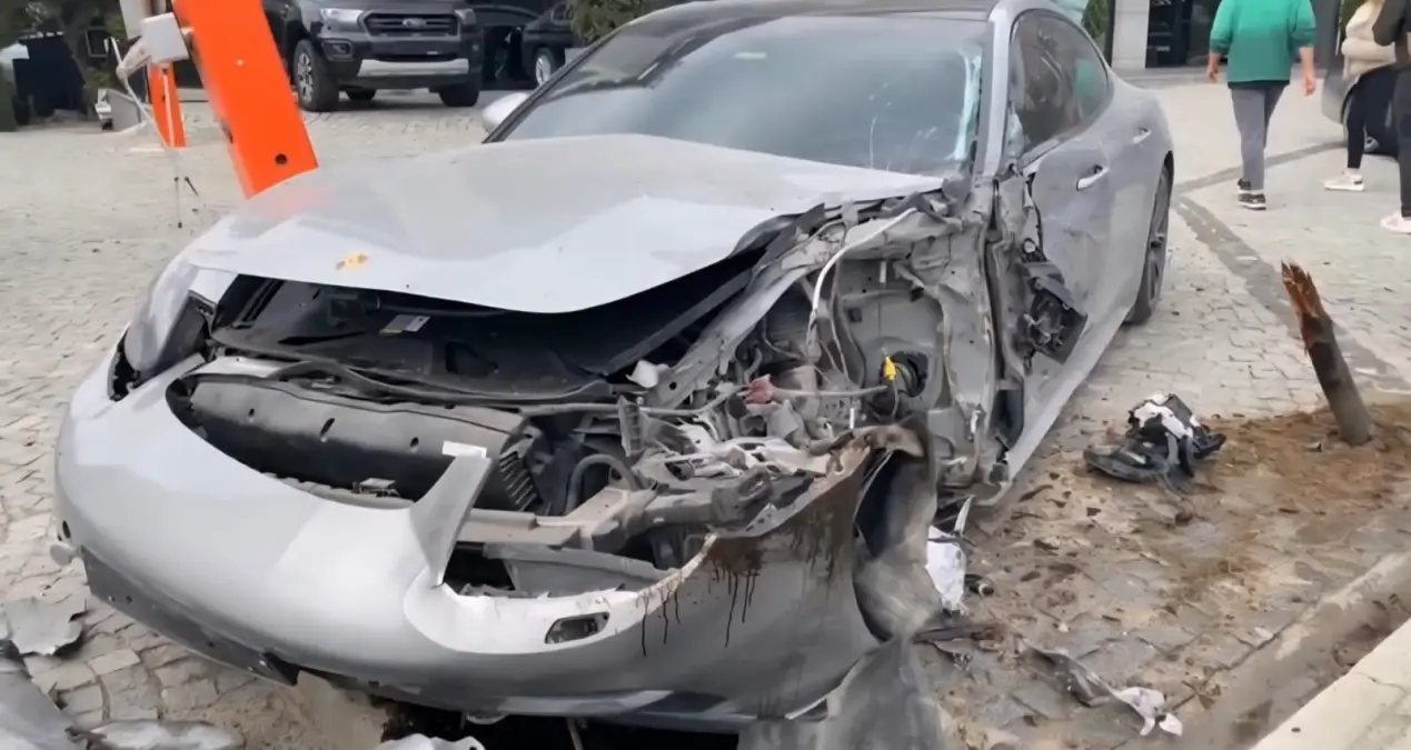 mudanyada kaza surucu yaralandi ZremfmvT.jpg