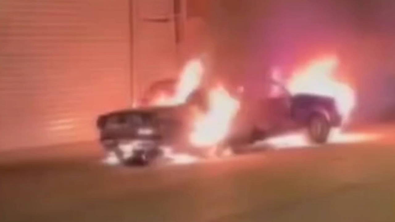 sanayi sitesinde 5 arac kundaklandi sorusturma baslatildi AHBt2Csp.jpg