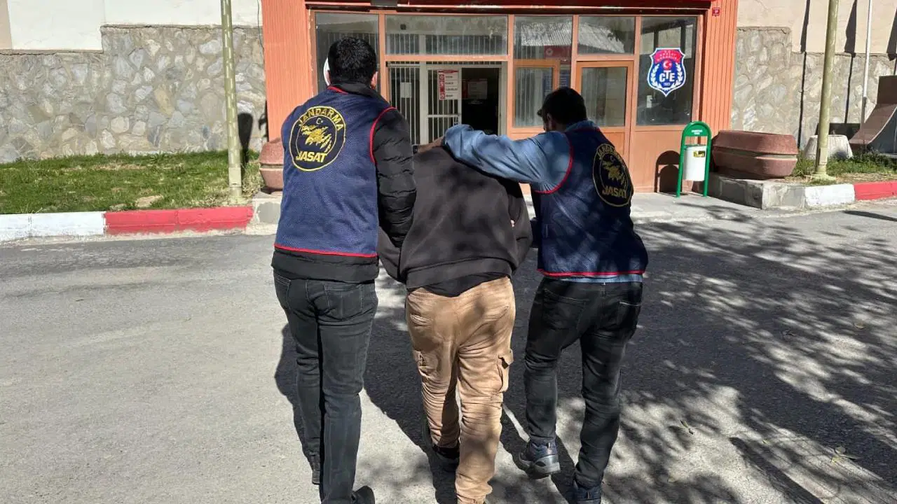 9 yıldır aranıyordu… Jandarma operasyonu ile yakalandı!