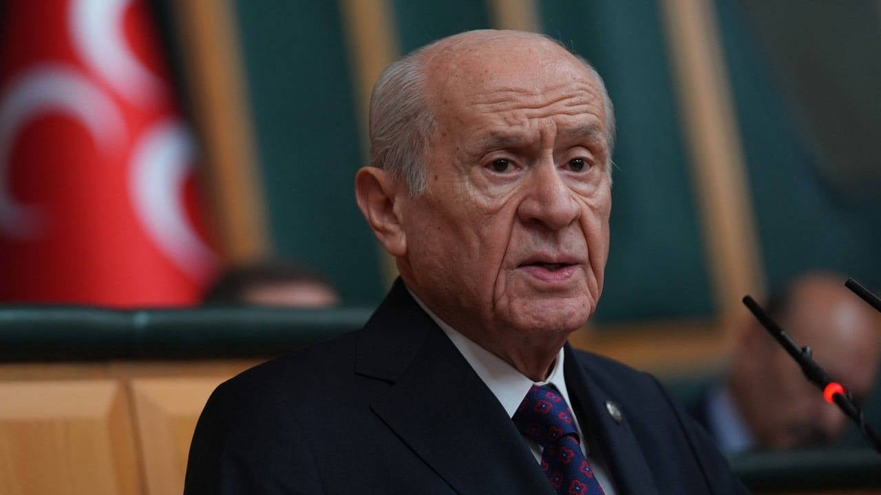 devlet-bahceli-imrali-icin-el-yukseltti-kimse-gitmezse-3-arkadasimla-giderim-RHIMybxB.jpg