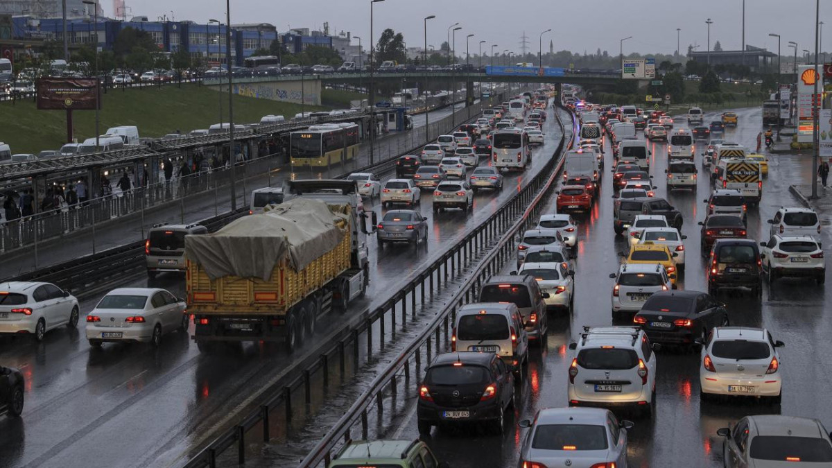 İstanbul’da yağmur trafiği: Yoğunluk yüzde 90’a yaklaştı