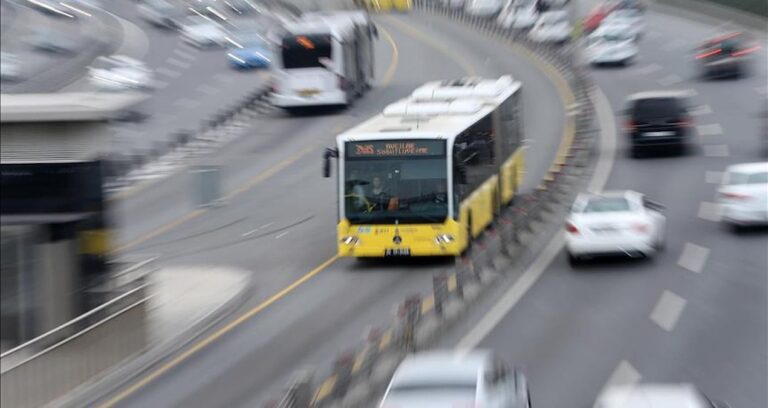 metrobus-icin-yeni-karar-o-gunlerde-farkli-yoldan-gidecek-ehj6xTh2.jpg