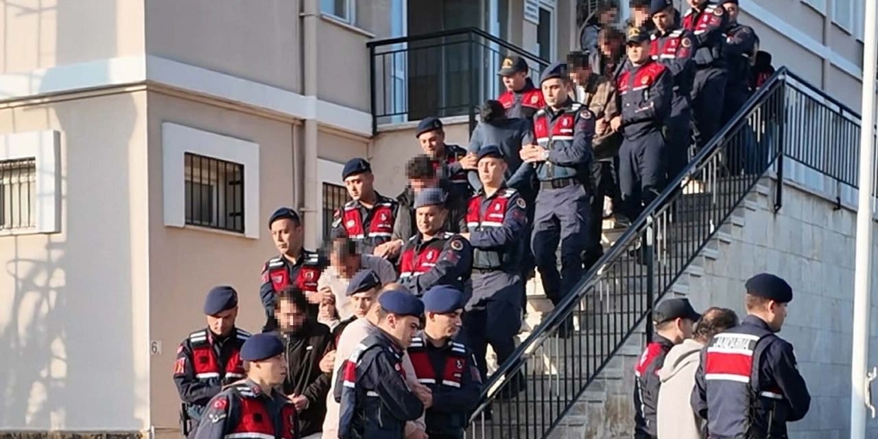 sahte borsa cetesine 7 ilde operasyon 457 milyon liralik vurgun qlfUmY1x.jpg