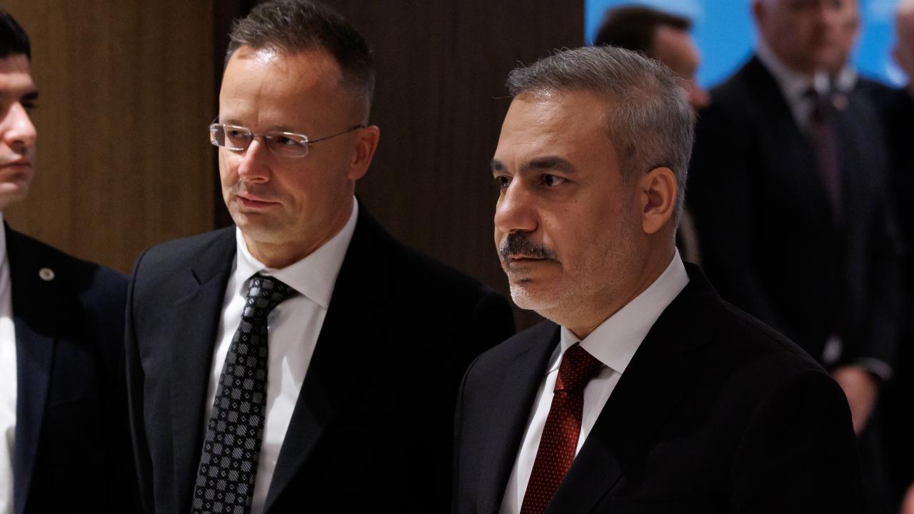 Hakan Fidan Macar mevkidaşı ile bir araya geldi! İstanbul’da üst düzey toplantı