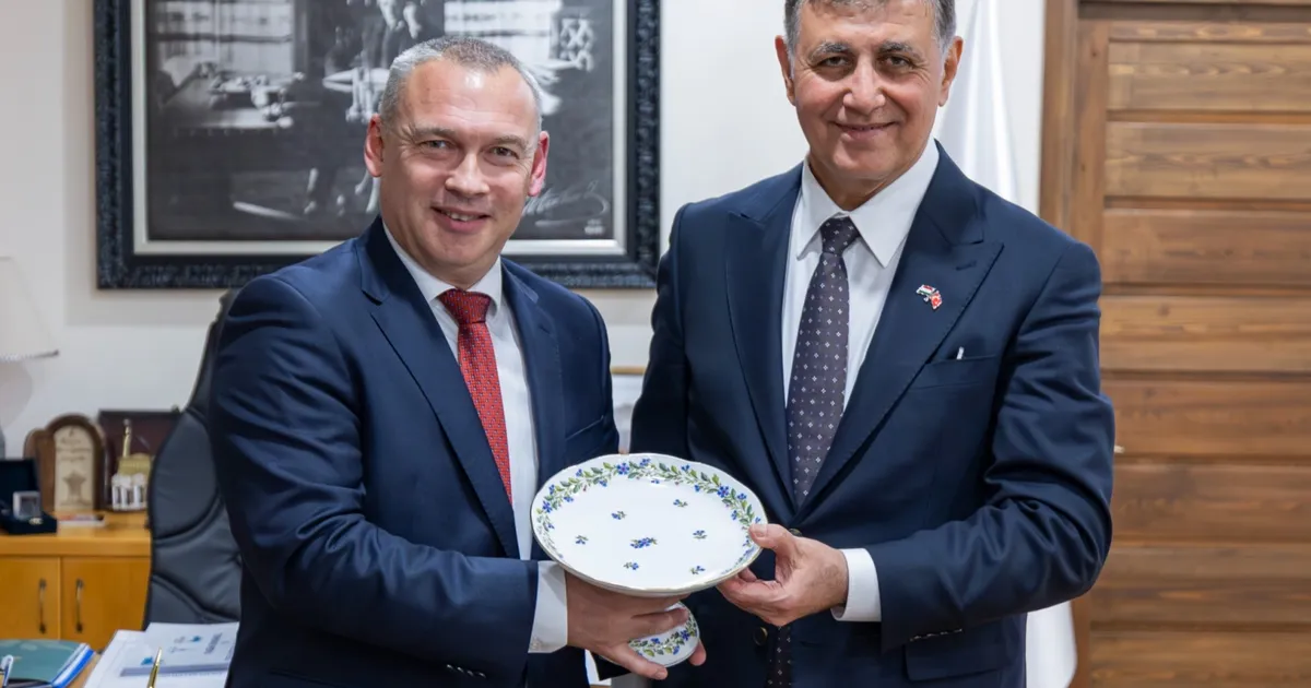 İzmir-Macaristan hattında ‘kardeş kent’ ilişkisinin temelleri atıldı