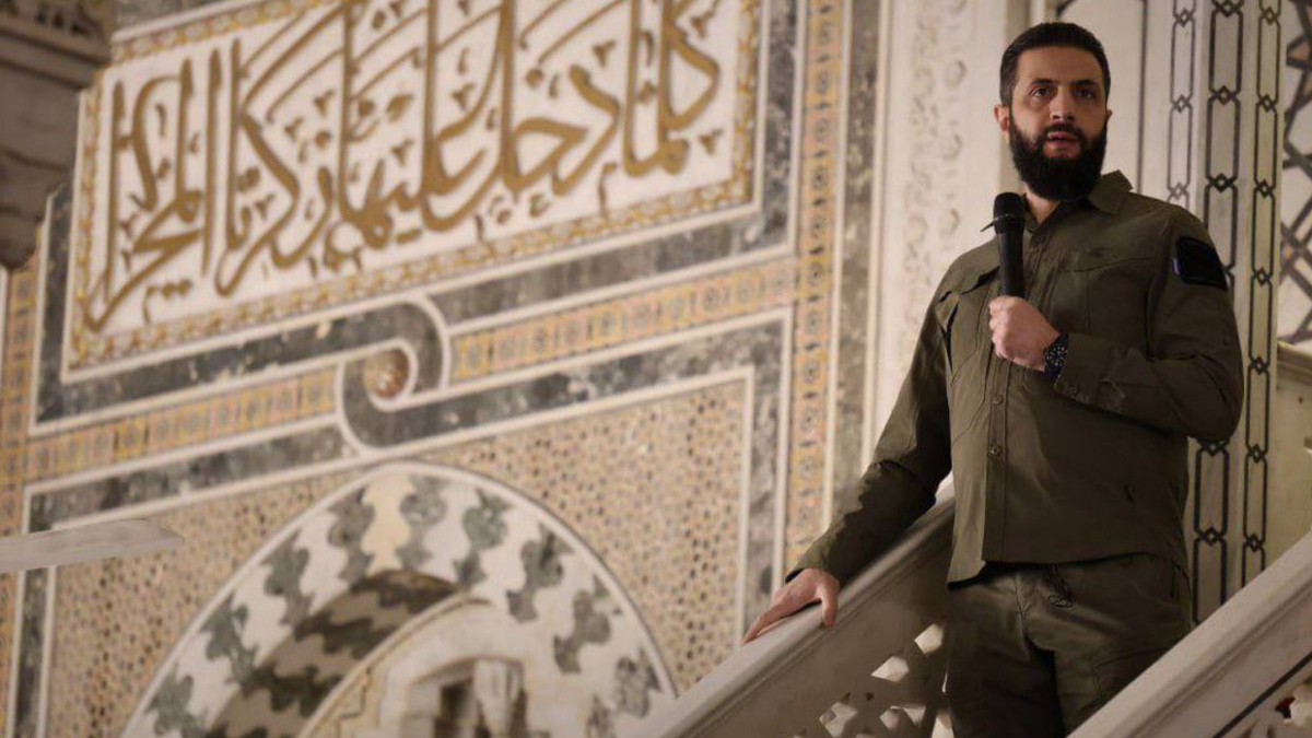 Suriye’de zafer kutlanıyor: Ahmed Şara sabah namazını Emevi Camii’nde kıldı