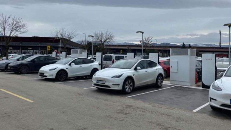 tesla-izmitte-supercharger-istasyonu-acti-cQ8iKJMa.jpg