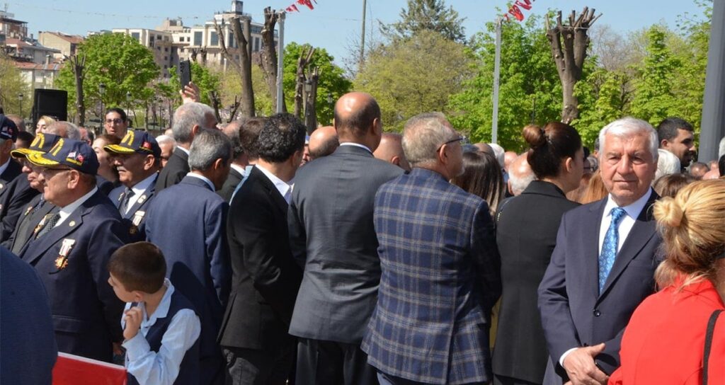 23-nisanda-mehter-krizi-chpden-torene-protesto-2MGOC1Al